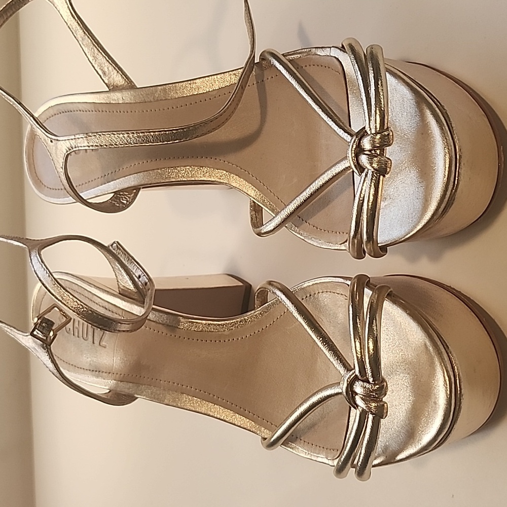 Schutz Kelsie platform  Size 10.5